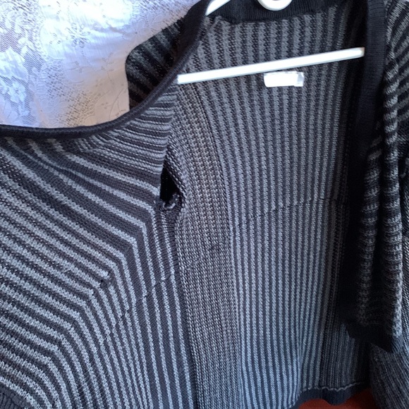 Beautiful long black and dark grey striped cardigan. - Picture 4 of 5
